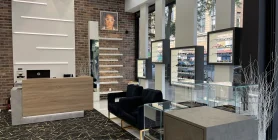 Jak sprzedawać oprawki luksusowe? Sztuka zamiany salonu optycznego w butik ekskluzywnych doświadczeń